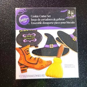 Wilton 4 Piece Halloween Cookie Cutter Set.